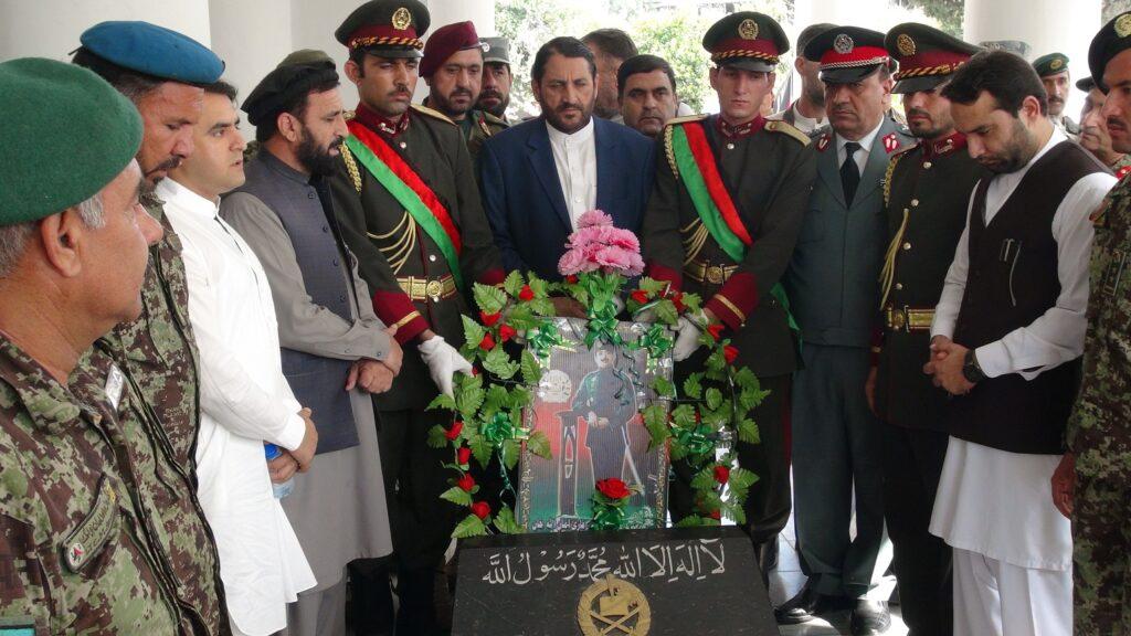 په جلال اباد کې د غازي امان الله پر قبر د ګولونو ګيډۍ کېښودل شوه