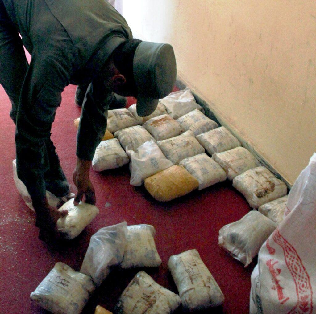 ٢٠٠ کيلو مواد مخدر در نزديک سرحد ايران به دست آمد