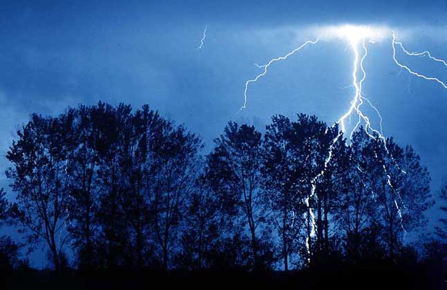 Lightning leaves policemen dead in Nuristan
