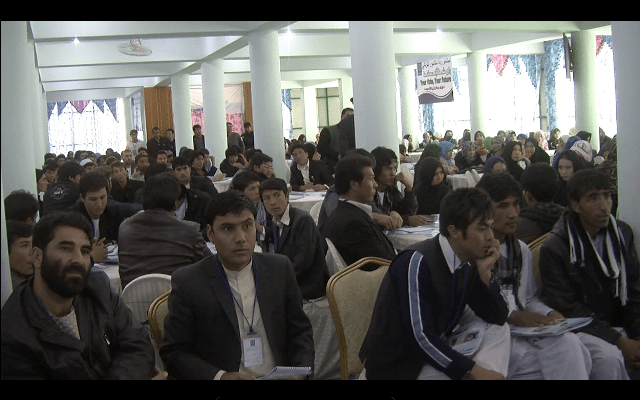 د غزني ځوانان د رڼو ټاکنو ترسره کېدو ته د شک په سترګه ګوري