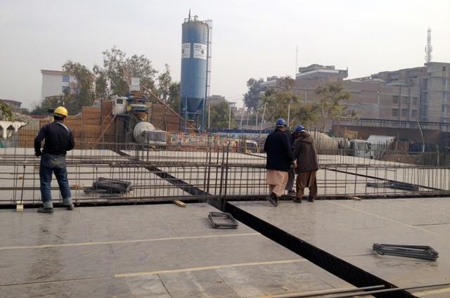 Spin Jumat under construction in Jalalabad