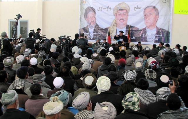 Gul Agha Shirzai addresses a gathering in Bamyan