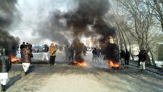 Protestors besiege Baghlan attorney’s office