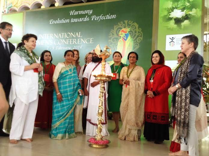 محصلين افغان در رشتۀ طب سنتى در پوهنتون هندوستان آموزش مى بينند