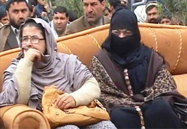 د ننګرهار يوه حکومتي چارواکي د اشرف غني په کمپايني غونډه کې کډون کړى