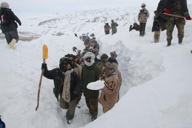 Snow keeps thousands stuck in Bamyan