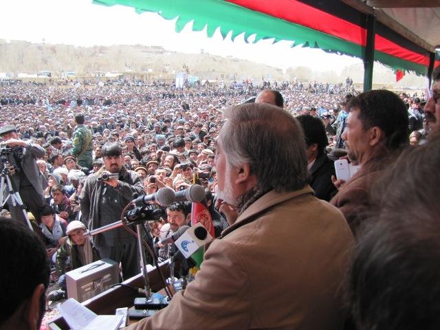 داکتر عبدالله: به معضلۀ کوچى ها خاتمه خواهم داد