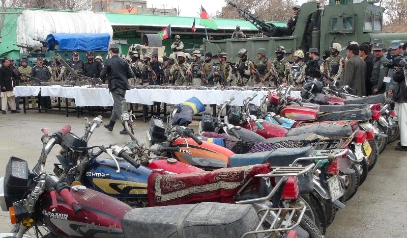 امنيتي چارواکي: غزني کې له طالبانو په لسګونو ميله وسلې ترلاسه شوي