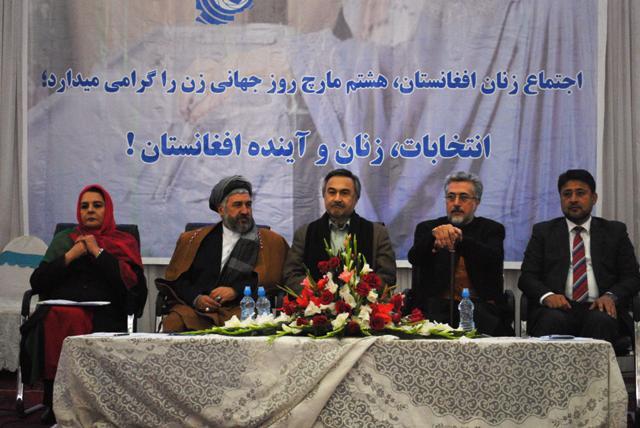 “گام هاى اساسى در رفع فقر و بيسوادى زنان برداشته نشده است”