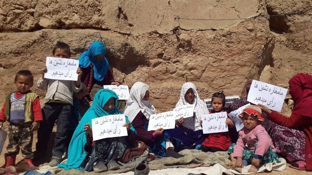 Women cave dwellers display placards