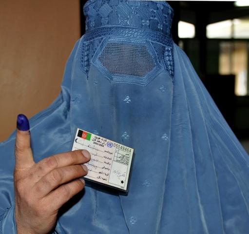 A Burqa-clad woman shows his coloured finger