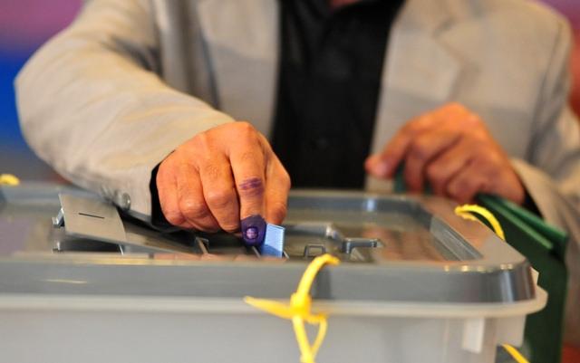 A man casts his votes at the Amani high school