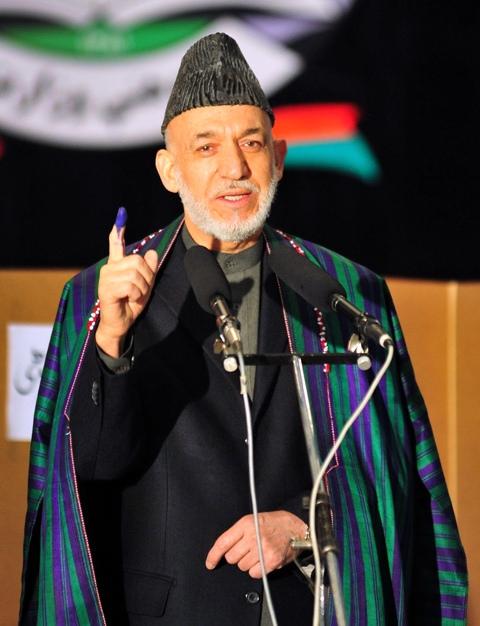 Stay neutral in runoff, Karzai tells govt officials