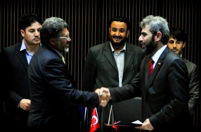 Education Minister shakes hands with a Turkish official