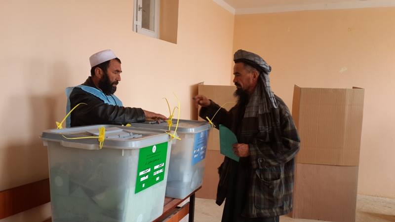 “د نورستان د  ټاکنو کمېسيون او سيمه ييزو چارواکو  درغلۍ کړي”