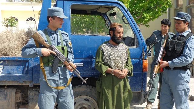 يک انتحار کننده با یک موتر مملو از مواد انفجاری بازداشت شد