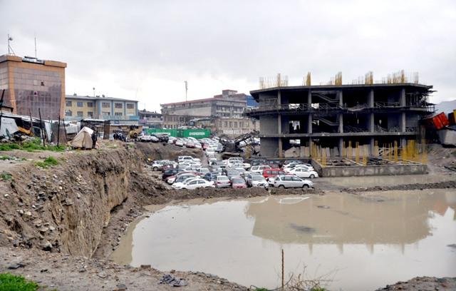 بالاى يک “قطعه زمين” درشهر کابل دو شخص ادعاى مالکيت دارد