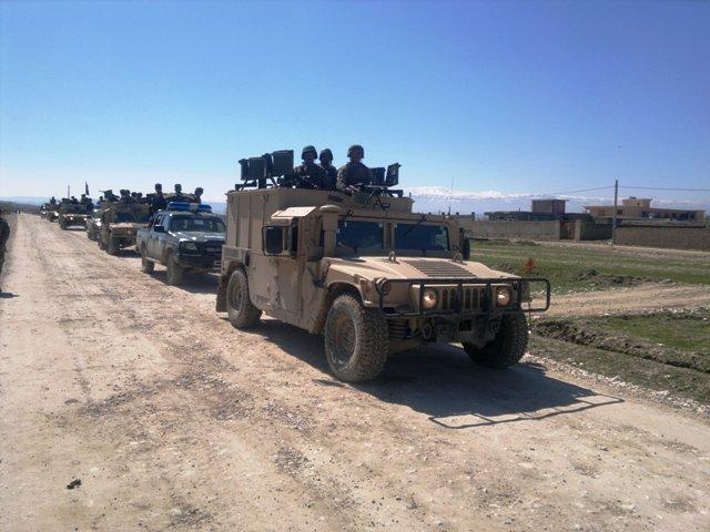 مواد حساس و کارکنان انتخاباتی به ولسوالى هاى سرپُل انتقال گرديد