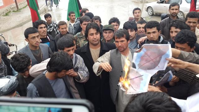 Protestors torch photos of Abdullah supporter