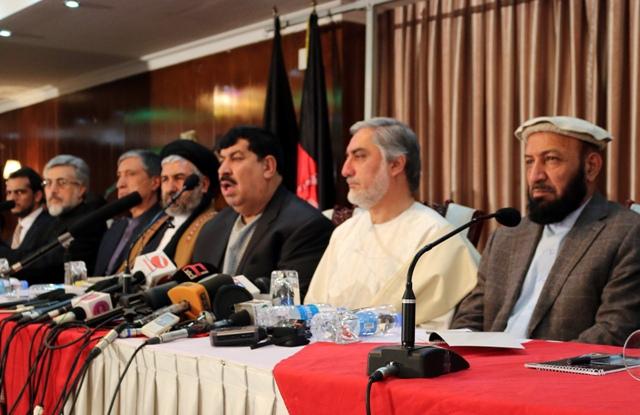 گل آغا شيرزى  از داکتر عبدالله اعلام حمايت کرد