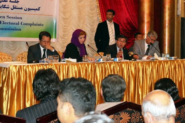 شکايات نسبت به تقلبات انتخاباتى زون مرکز به شکل علنى بررسى گرديد