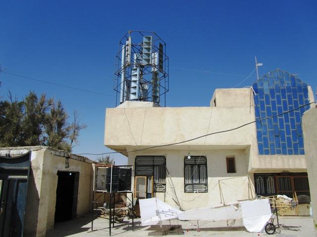 یک باشندۀ نیمروز ماشين برق بادی ساخت