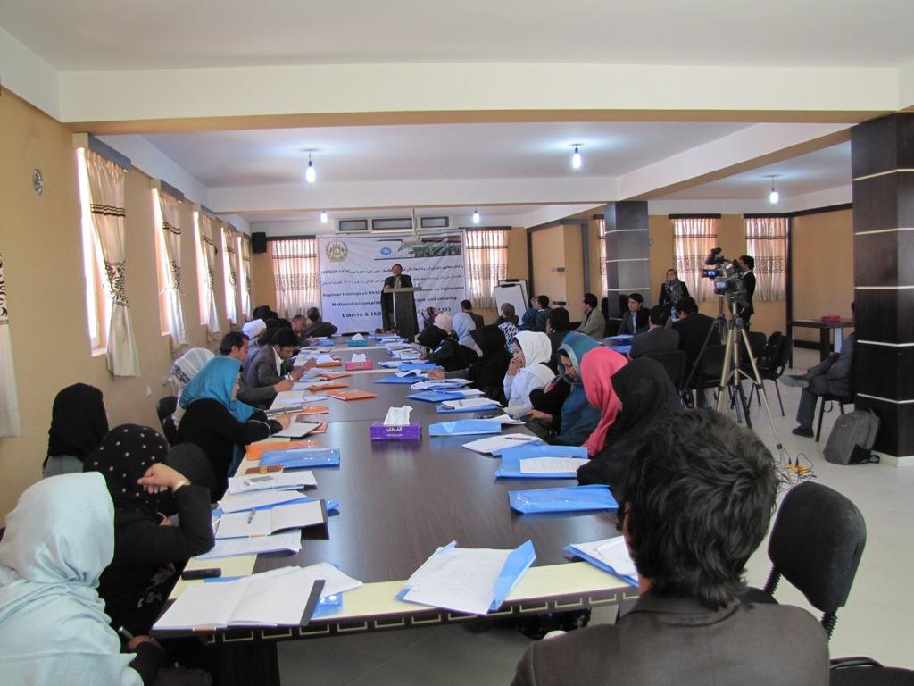 “زنان بايد اجازۀ نقش در عرصه های سیاسی، اجتماعی و رهبریت را داشته باشند”