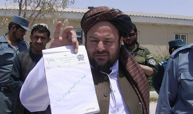 پنج تن همراه با کارت هويت پاکستانى در نيمروز دستگير شد