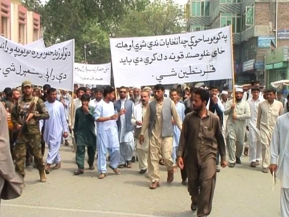 د ننګرهار ولايتي شورا کانديدانو د ټاکنو کمېسيون پر درغليو تورن کړ