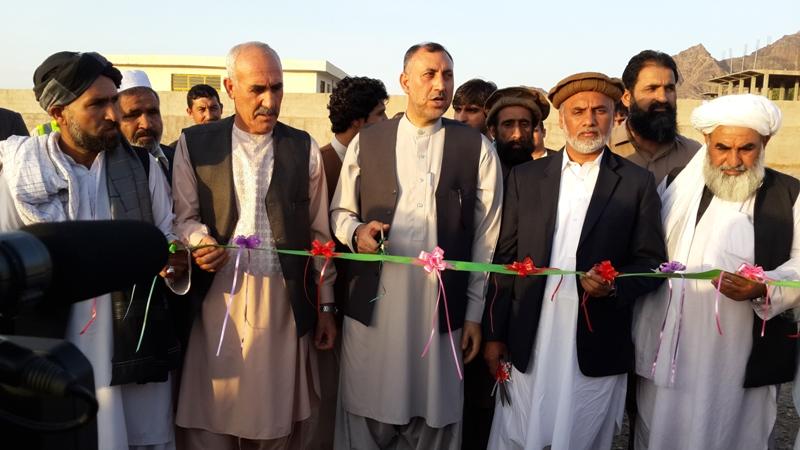 به کمک یک عرب ساخت تعمير یک مکتب و کلینيک در فراه آغاز شد