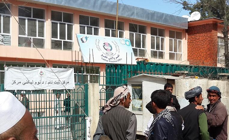 د تخار د ټاکنو کمېسيون ٤٠ سلنه کار کوونکي لرې شوي