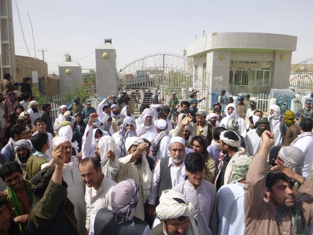 گمرک نيمروز، روزانه ٢٠ ميليون افغانى خساره مى بيند