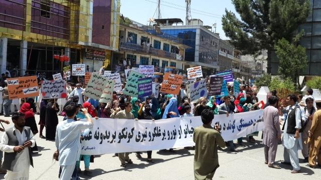 افغانستان : پاکستان  دې ژر پر سرحدي سيمو بريدونه بند کړي