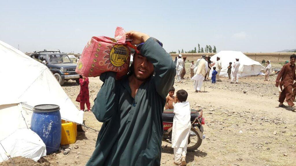 Waziristani refugees in Paktika receive cash assistance