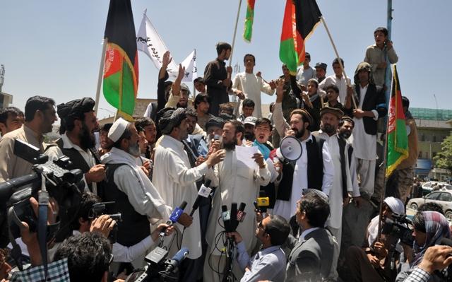 مظاهره، شوراهاى قومى و”افغان ملی غورځنگ