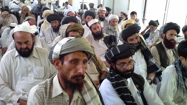 قومي مشران: د پاکستان او افغانستان حکومتونه دې ملکي خلک وسله وال نه بولي