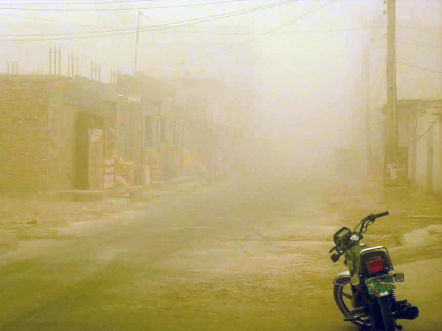 تند باد شديد امور روزمره در شهر زرنج را مختل نموده است