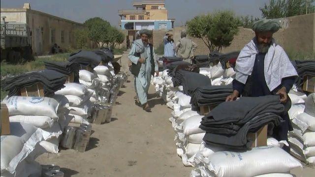 د بلخ او ننګرهار له سلګونو کورنيو سره مرستې وشوې