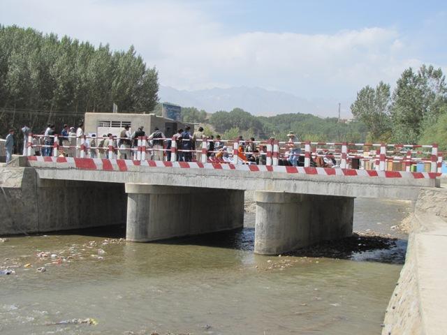 ١٤ پروژۀ عام المنفعه در باميان و بغلان افتتاح شد