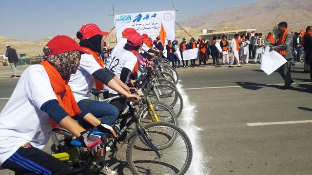 15 women take part in Bamyan cycle race