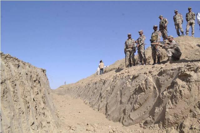 Pakistan digging trenches near Afghan border