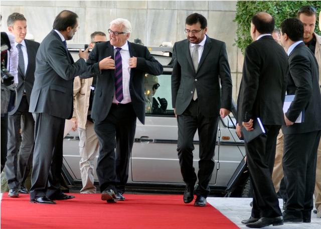 فرانک والتر شتاین مایر، وزیر امور خارجه آلمان با ضرار احمد مقبل همتای افغان اش در کابل