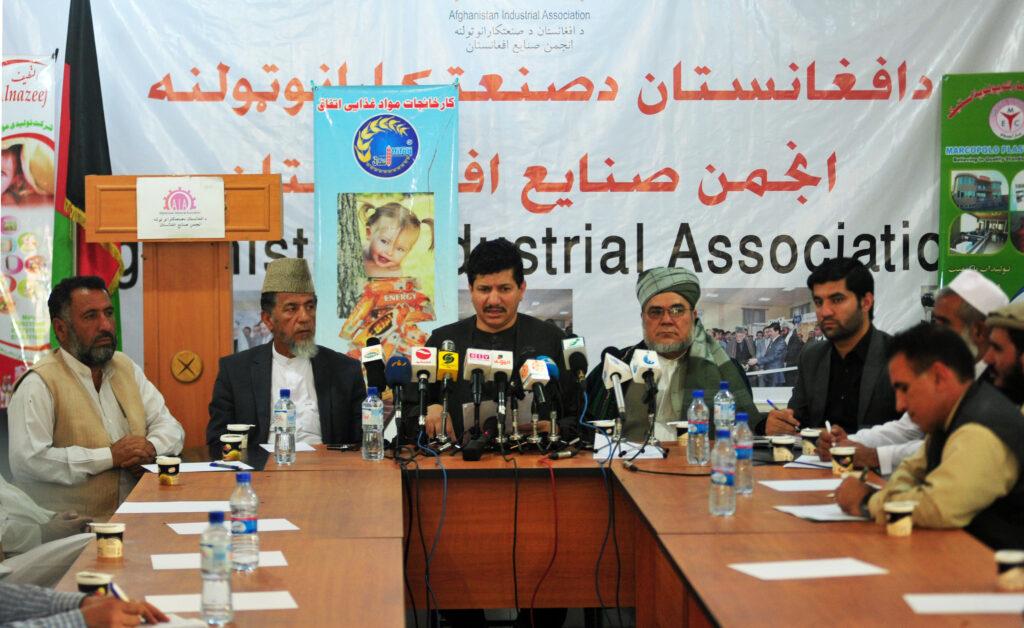 “٢٠ درصد تولیدات و ۲۰ درصد سرمایه گذاری در بخش صنایع کاهش یافته است”