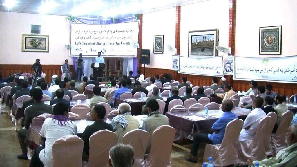 ”بلخ کې د سواد زده کړې پروسه  ښې پايلې لري”