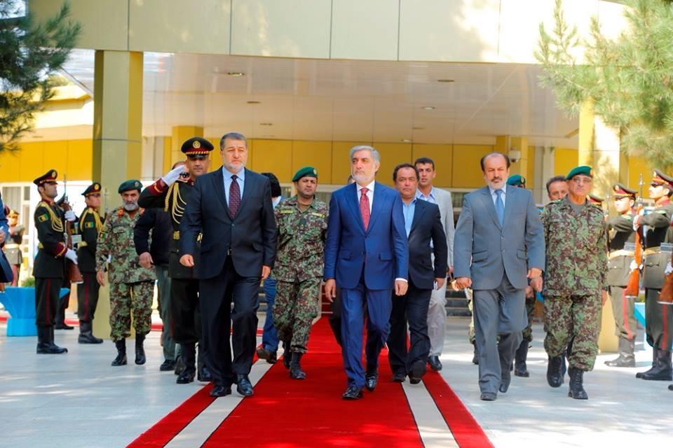 “باشعار و تصاميم عجولانه نميتوان مسايل را حل کرد”