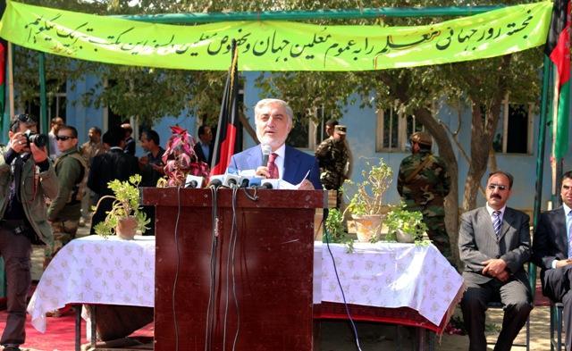 “تلاش ميکنيم که همۀ شاگردان بعد از فراغت از ليسه ها به پوهنتونها راه يابند”