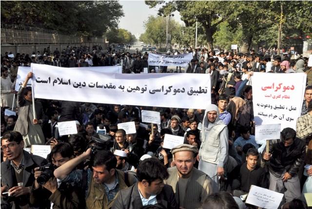 Students rally against profane article