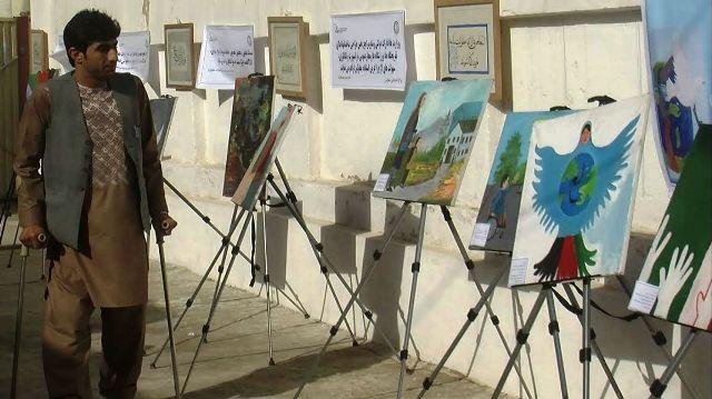 مزار کې د معلولينو په لاس د توليد شوو توکو نندارتون جوړ شو