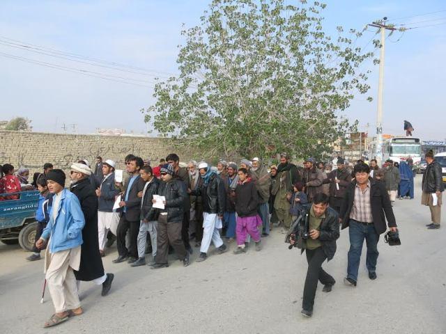 په مزار کې معلولينو لاريون وکړ