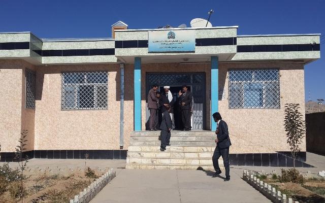 تعمير جديد “د افغانستان بانک” درغور افتتاح شد